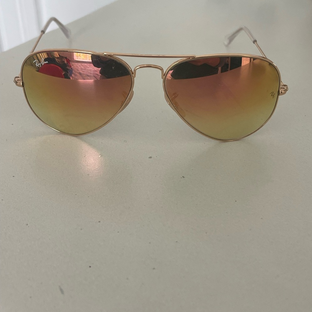 Ray-Ban Gold Aviator Sunglasses with Gradient Lenses